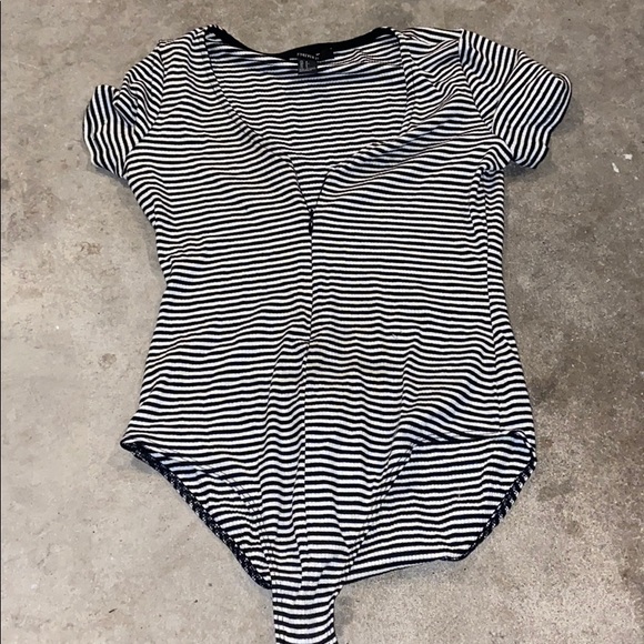 Black and white shirt-sleeved bodysuit - Picture 1 of 2
